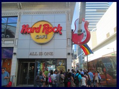 Hard Rock Café, Dundas Square